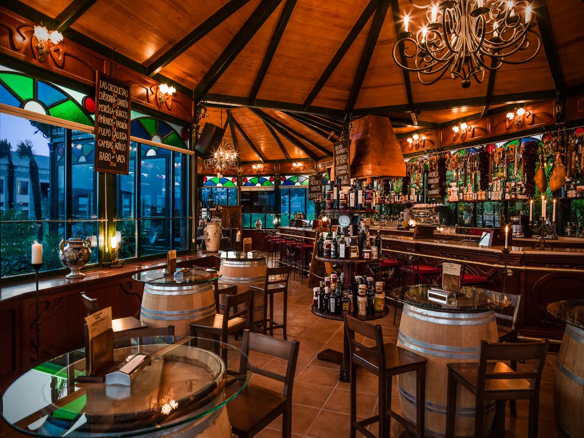 El Portalon – Restaurant & Bar interior, Baku, Azerbaijan (photo 1)