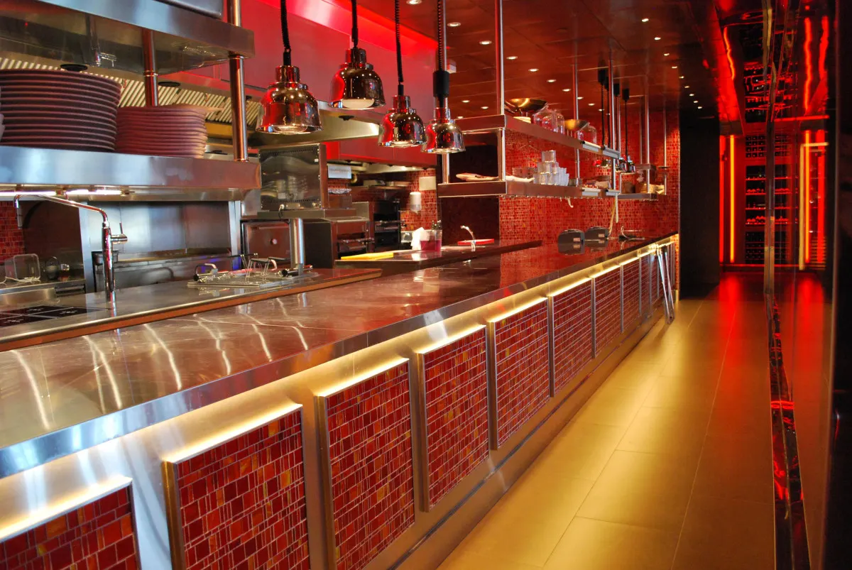 Fireworks – Restaurant & Bar interior, Baku, Azerbaijan (photo 3)