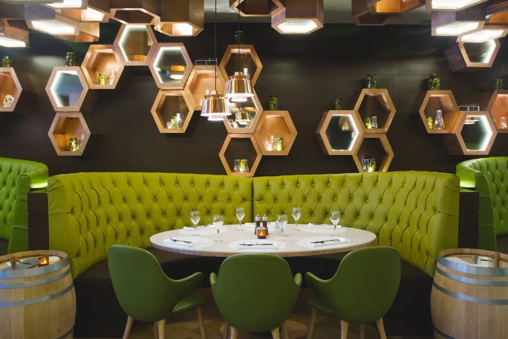 Pivnaya Apteka – Restaurant & Bar interior, Baku, Azerbaijan (photo 1)
