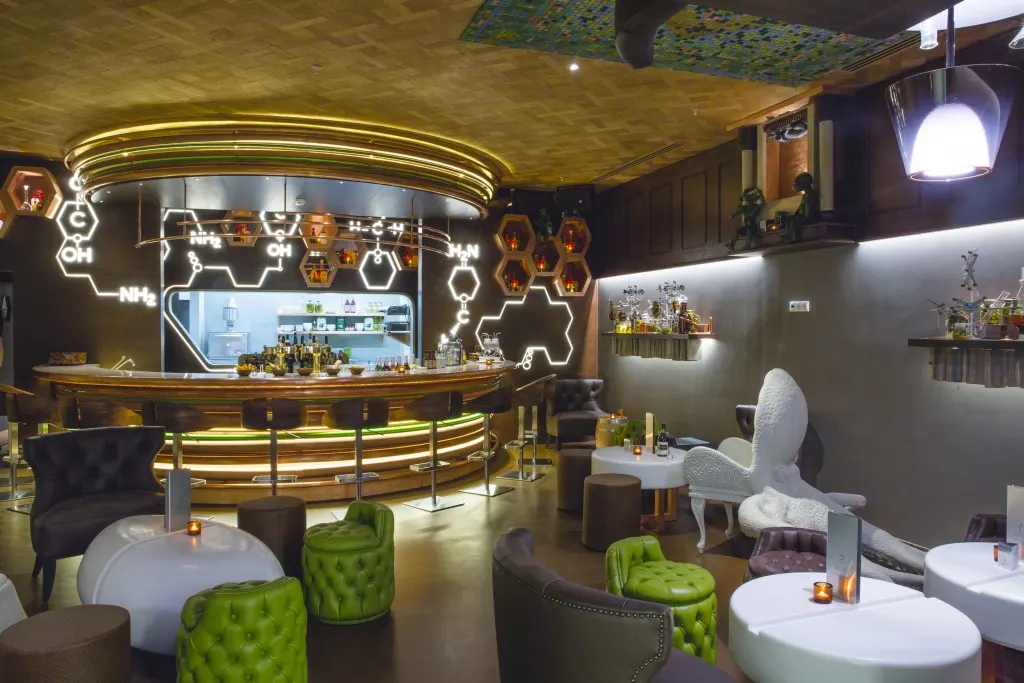 Pivnaya Apteka – Restaurant & Bar interior, Baku, Azerbaijan (photo 3)
